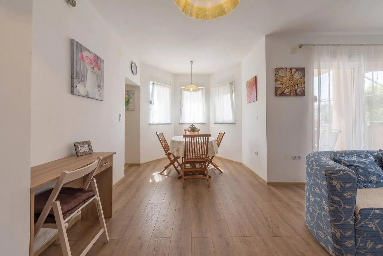 Spacious 2Br Near Beach City Center Zadar Apartment
