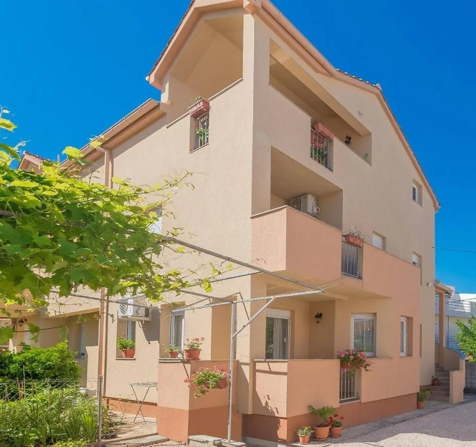 Spacious 2Br Near Beach City Center Zadar Apartment
